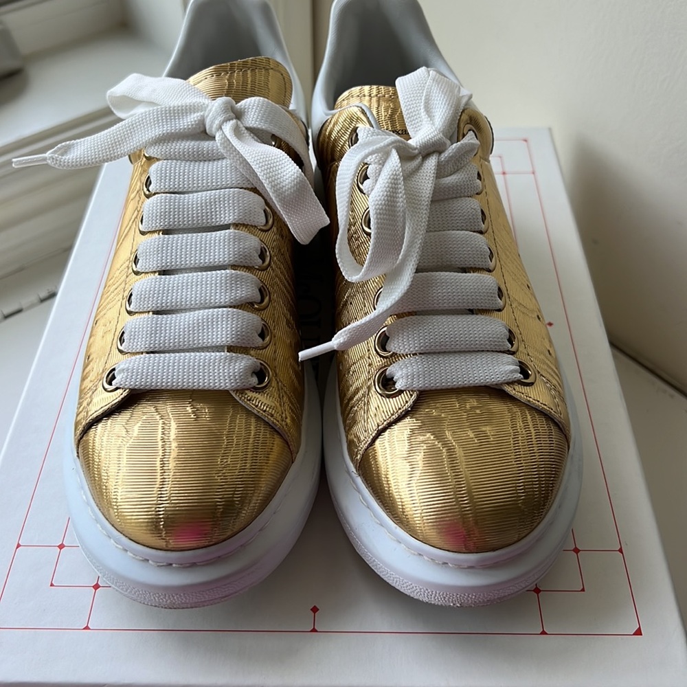 Alexander McQueen gold sneaker - Picture 5 of 7